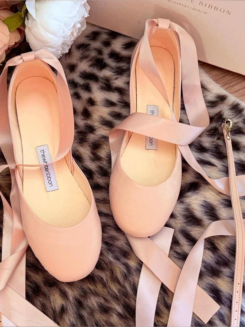 ♥️ The White Ribbon Ballet 🩰 flats with Satin Ribbon 39